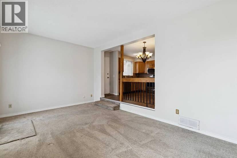 568 Strathcona Drive SW — photo 20 of 40