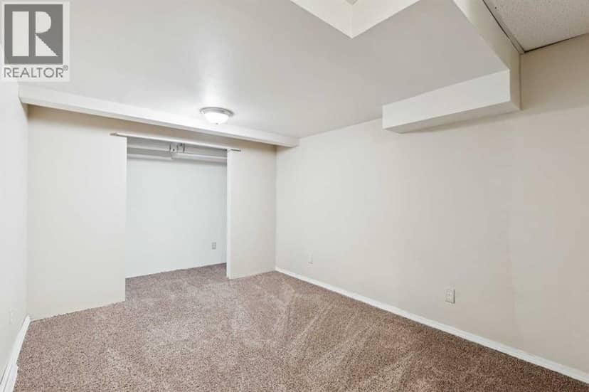 568 Strathcona Drive SW — photo 35 of 40