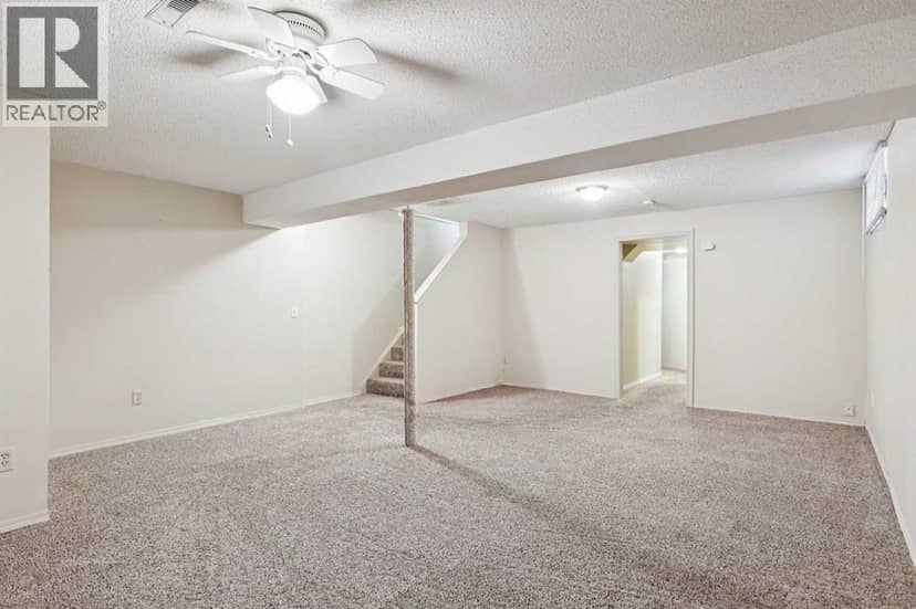 568 Strathcona Drive SW — photo 32 of 40