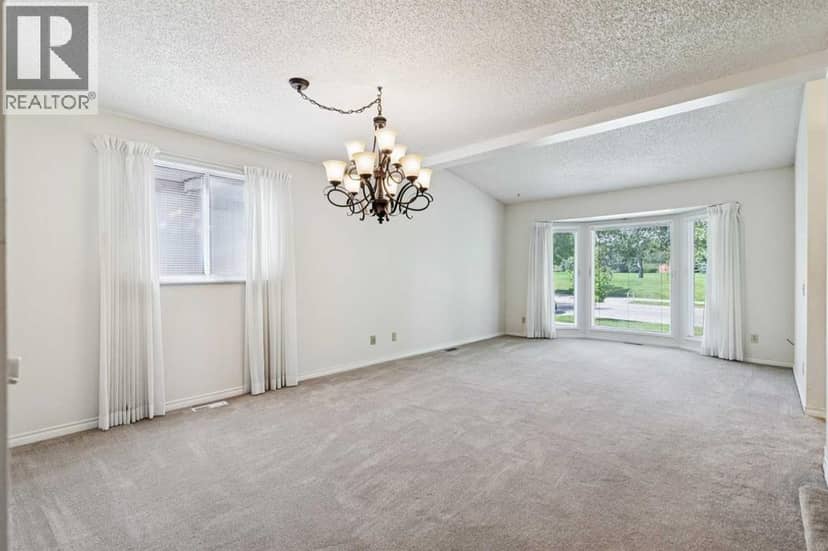 568 Strathcona Drive SW — photo 10 of 40
