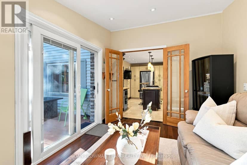 519 Kingston Road W — photo 13 of 40