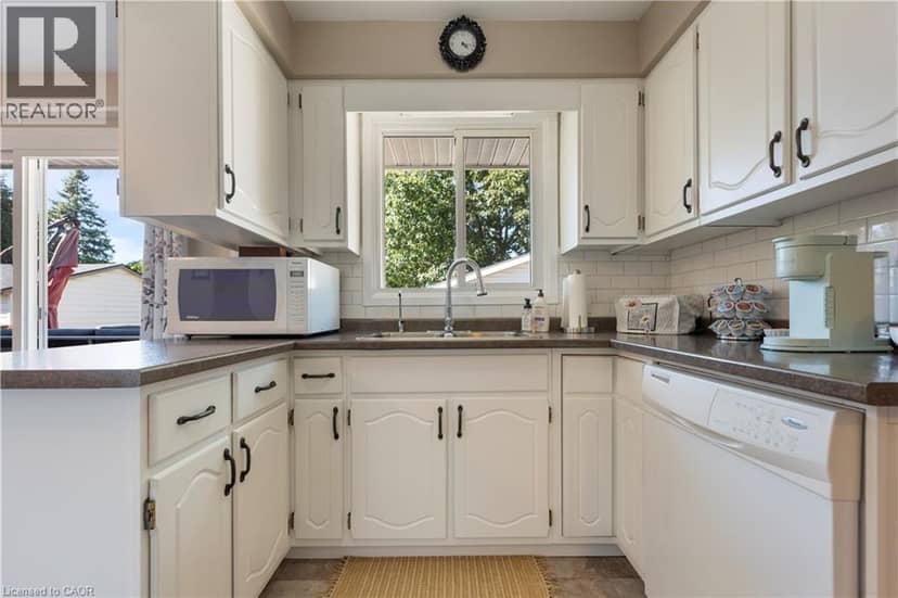 91 LYNNDALE Road — photo 9 of 31