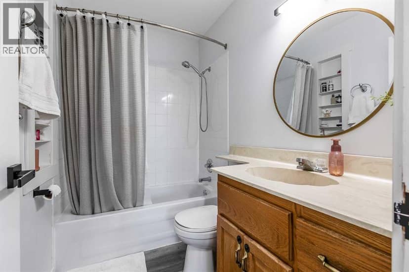 114 4 Street NW — photo 15 of 37