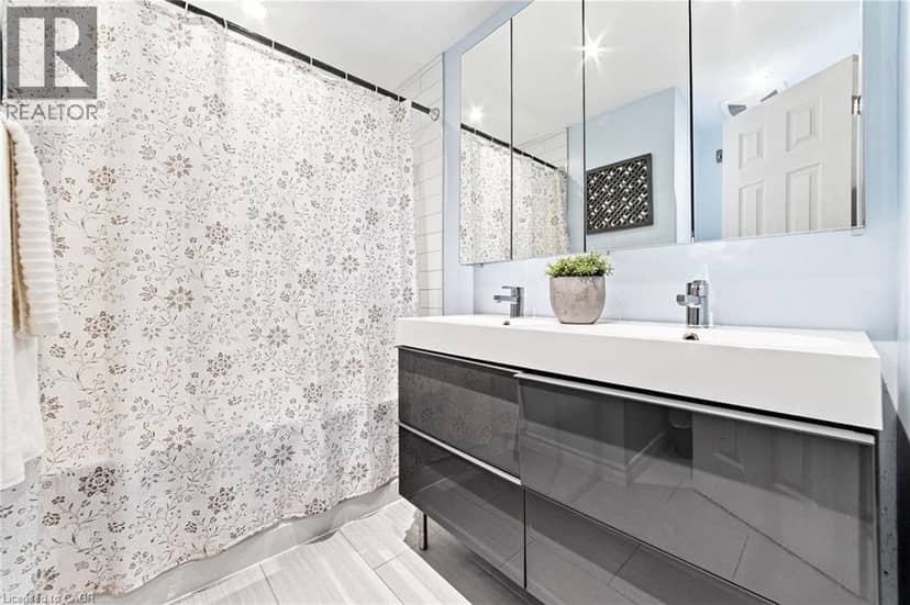 1270 GAINSBOROUGH Drive Unit# 61 — photo 11 of 19