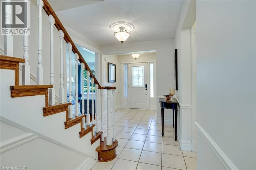 1025 VANIER Drive — photo 9 of 40