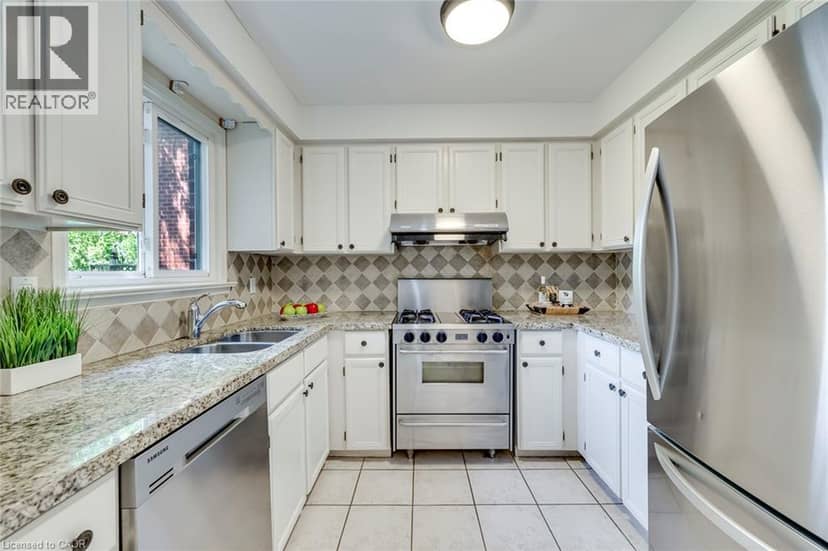 1025 VANIER Drive — photo 14 of 40