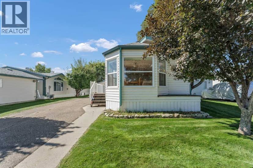 111, 1600 Strachan Road SE, Medicine Hat, photo 2