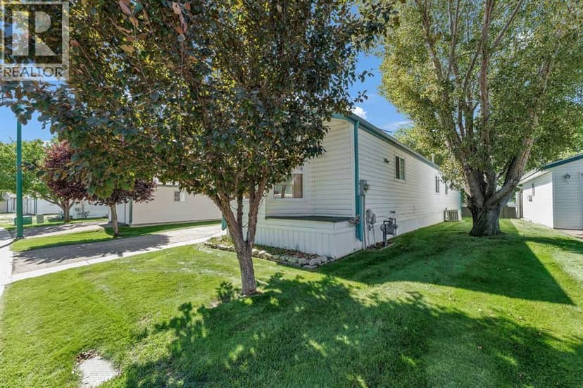 111, 1600 Strachan Road SE, Medicine Hat, photo 3