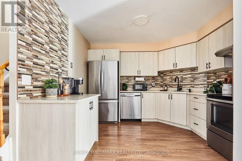 305 - 1400 The Esplanade Centre N, Pickering, photo 2