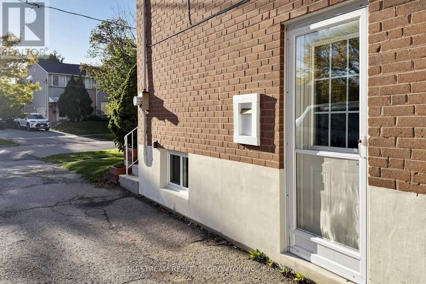 177 Vauxhall Drive, Toronto, photo 3