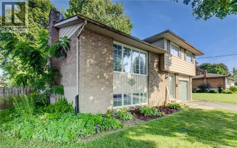 398 BOYNE Avenue, Listowel, photo 2