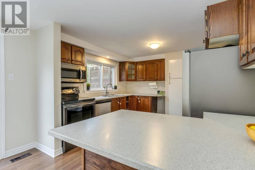 15 Dipper Crescent — photo 13 of 40