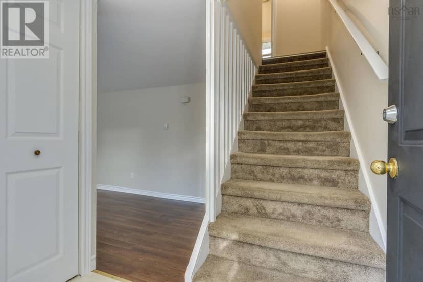 15 Dipper Crescent — photo 28 of 40