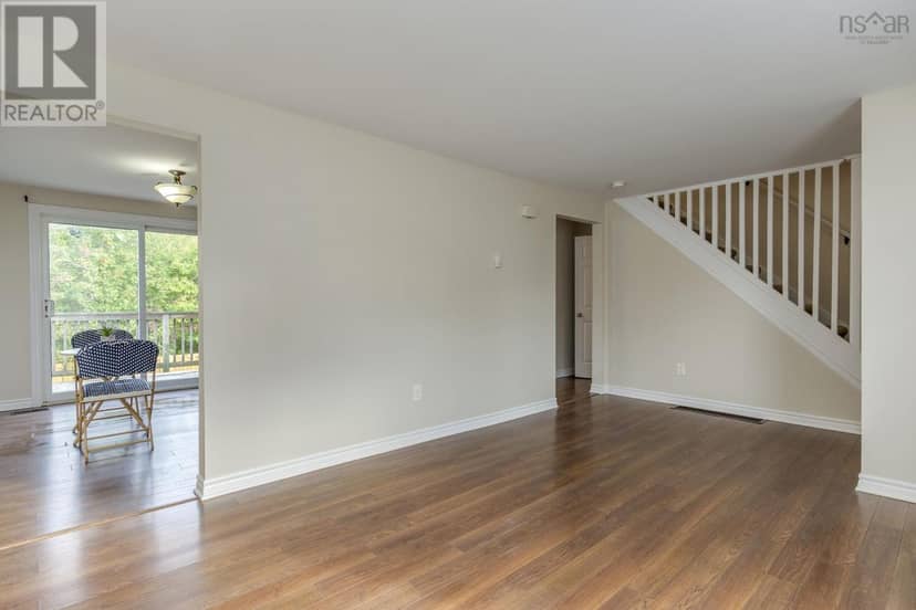 15 Dipper Crescent — photo 6 of 40
