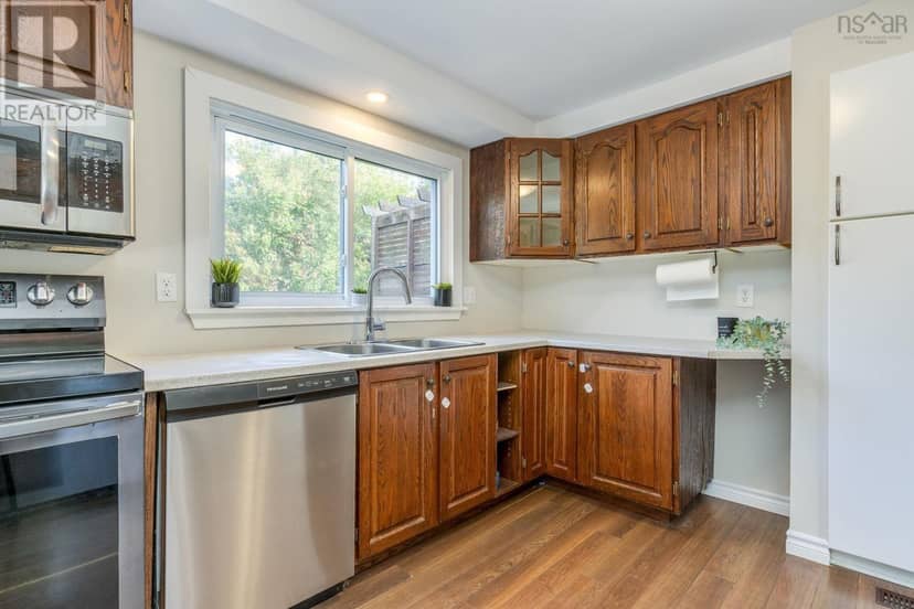 15 Dipper Crescent — photo 7 of 40