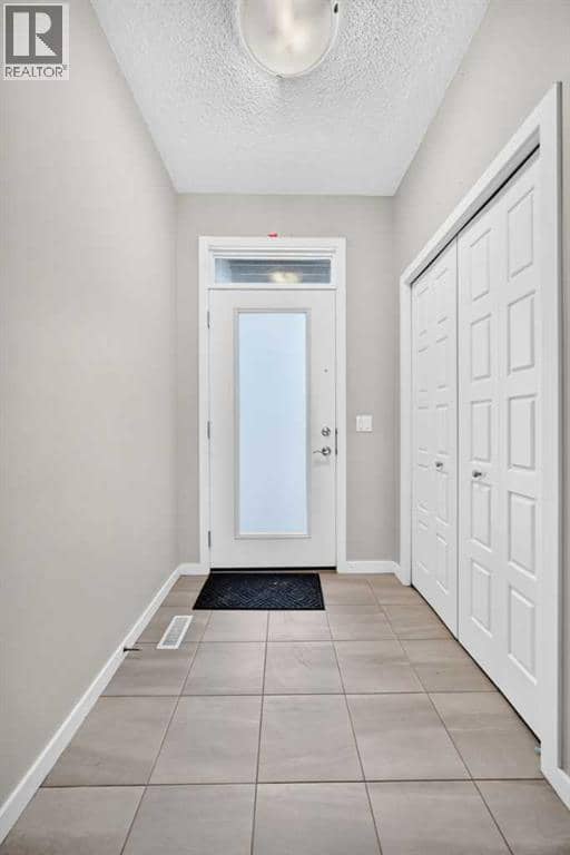 329 Seton Circle SE, Calgary, photo 2