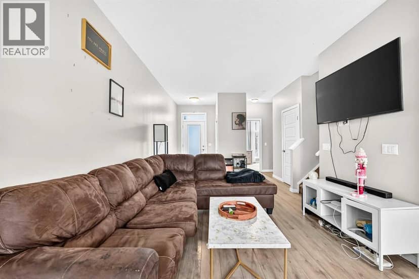 329 Seton Circle SE, Calgary, photo 3