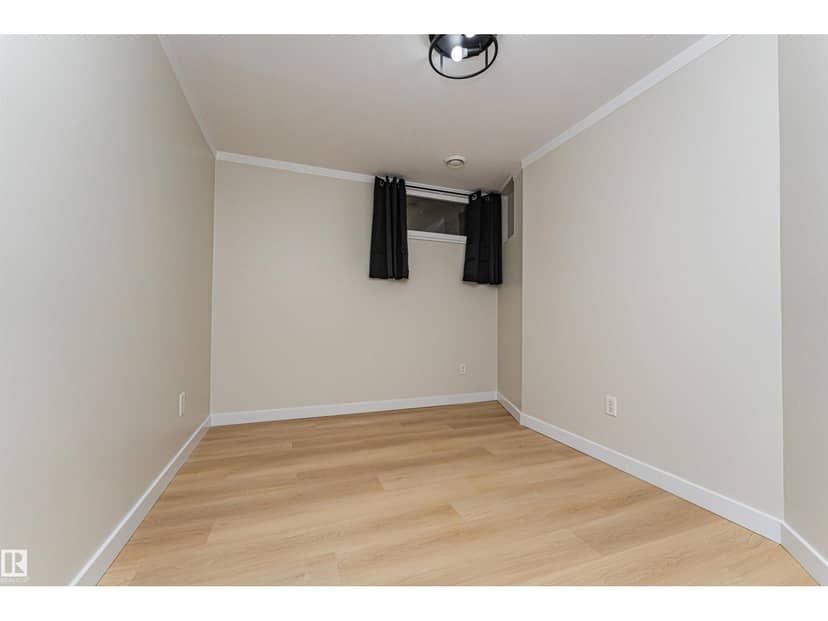 29 Grenfell Av — photo 34 of 40