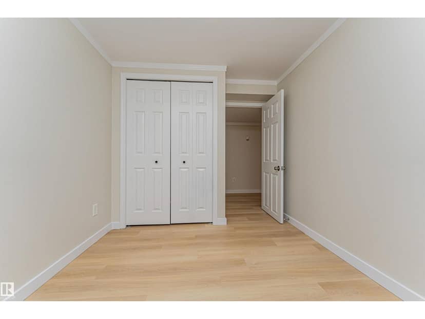 29 Grenfell Av — photo 33 of 40