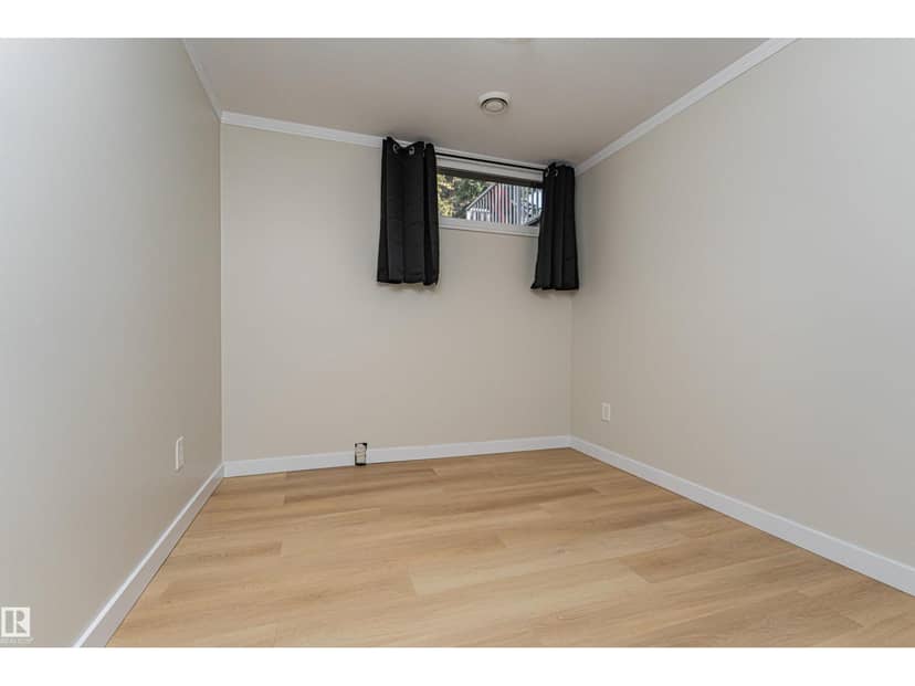 29 Grenfell Av — photo 32 of 40