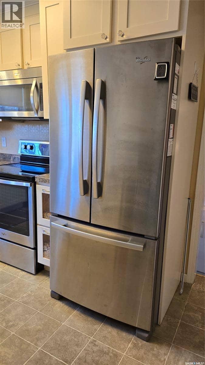 304 1st STREET E — photo 8 of 30