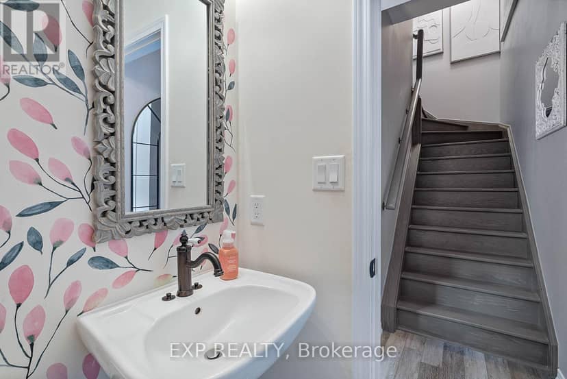 89 - 30 Fieldway Road — photo 12 of 32