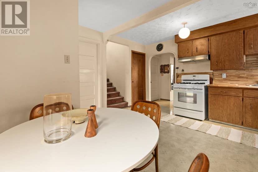 2875 Connaught Avenue — photo 16 of 35