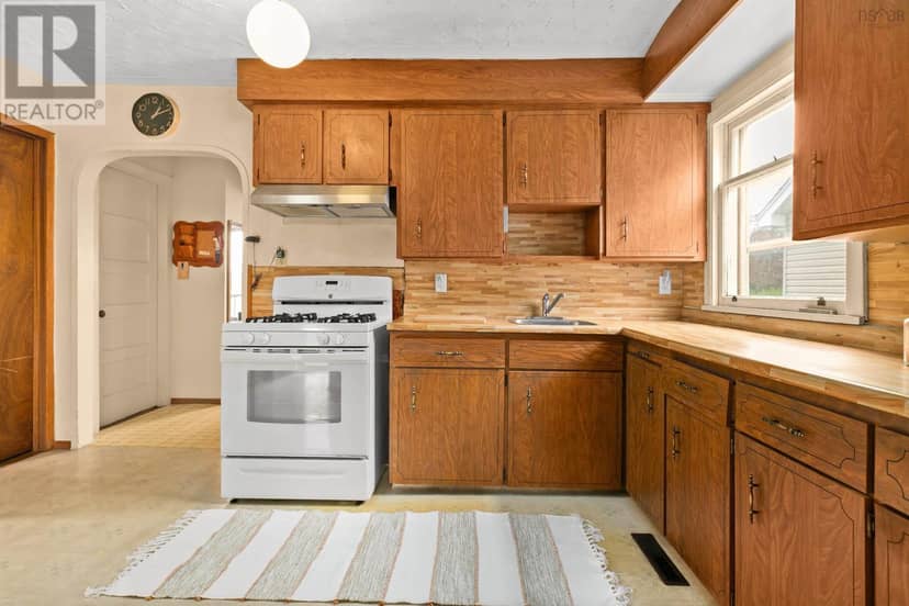 2875 Connaught Avenue — photo 10 of 35