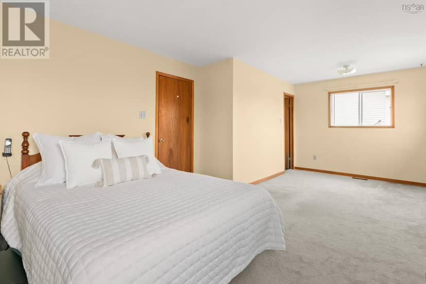 2875 Connaught Avenue — photo 21 of 35