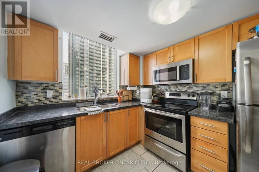 808 - 28 Harrison Garden Boulevard — photo 10 of 22