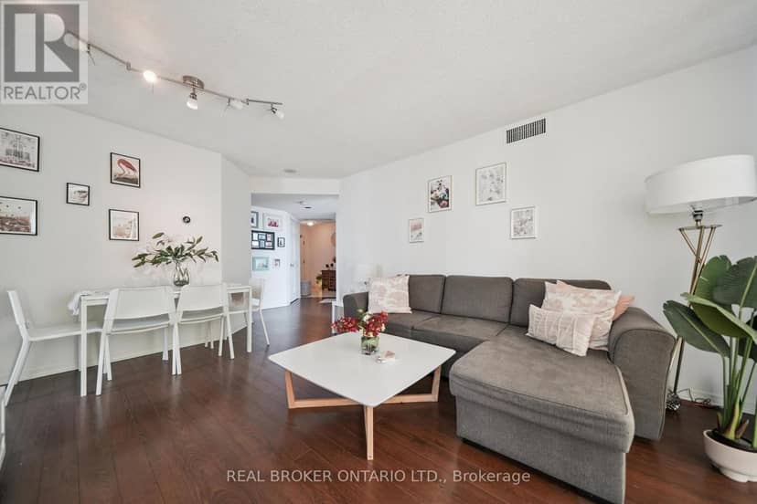 808 - 28 Harrison Garden Boulevard — photo 12 of 22