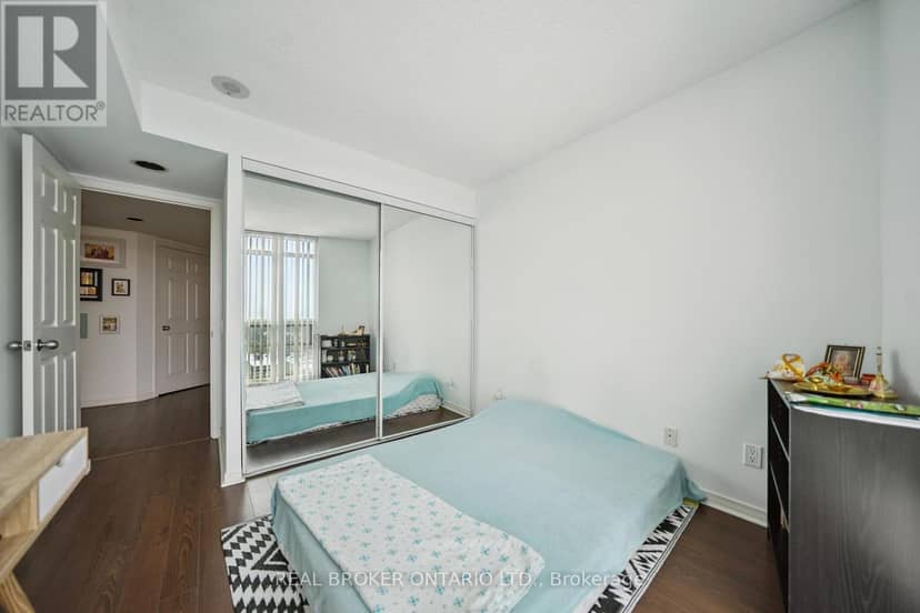 808 - 28 Harrison Garden Boulevard — photo 16 of 22