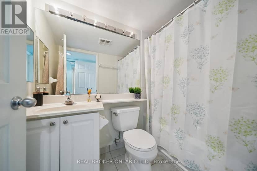808 - 28 Harrison Garden Boulevard — photo 18 of 22