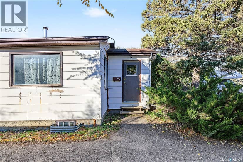 929 Hall Street W, Moose Jaw, photo 2