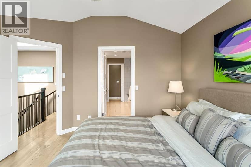 1834 30 Avenue SW — photo 20 of 39