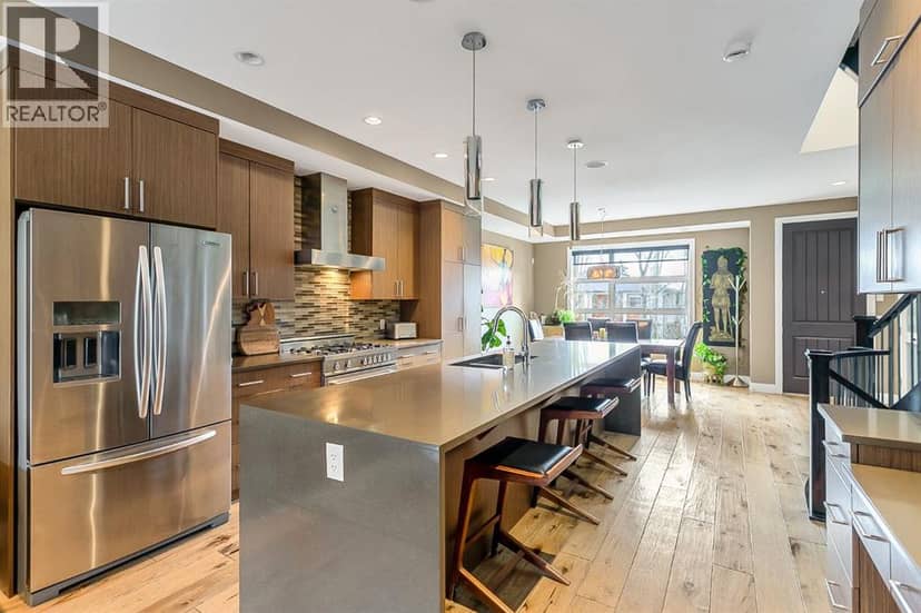1834 30 Avenue SW — photo 9 of 39