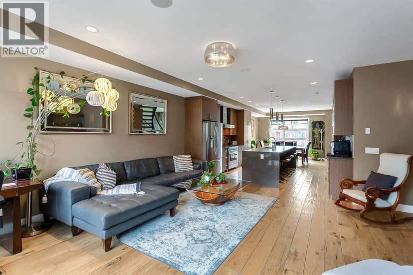 1834 30 Avenue SW — photo 13 of 39