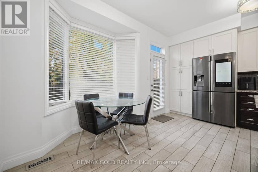 687 Marley Crescent — photo 12 of 40