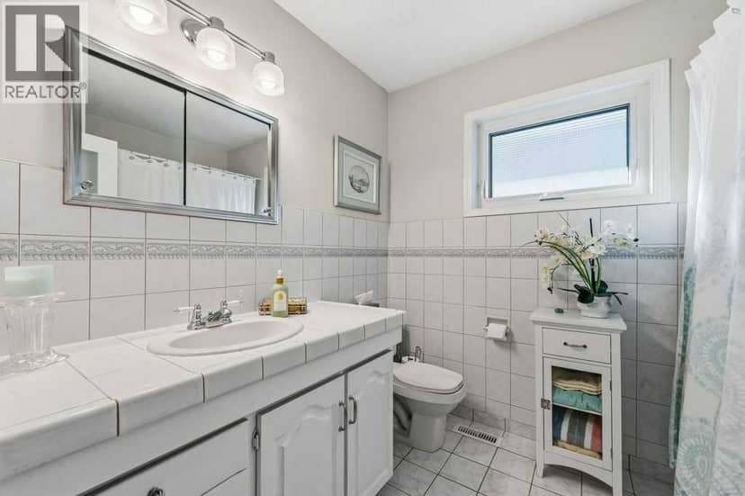7804 7 Street SW — photo 26 of 40