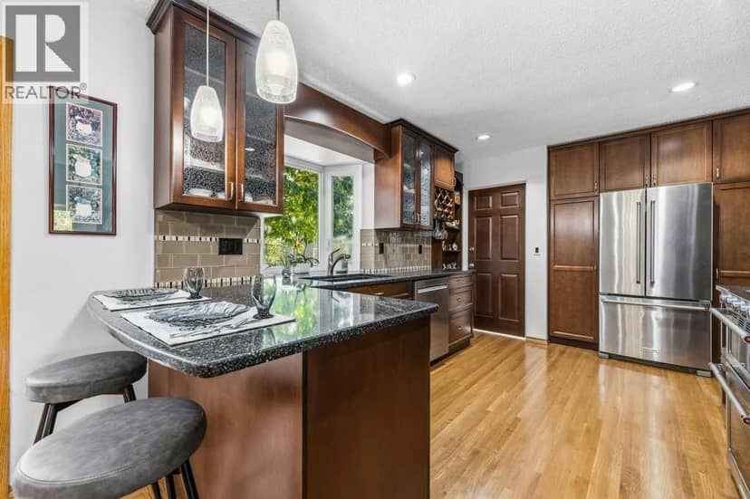 7804 7 Street SW — photo 15 of 40