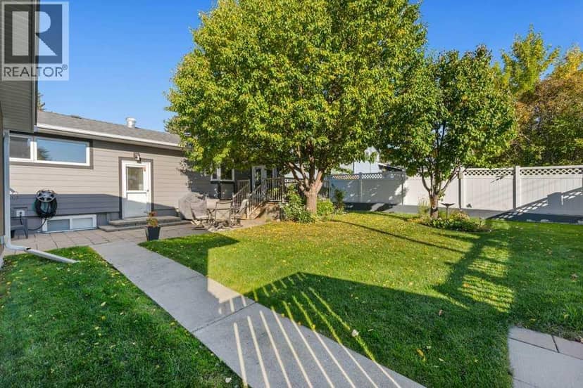 7804 7 Street SW — photo 34 of 40