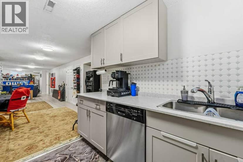 7804 7 Street SW — photo 40 of 40