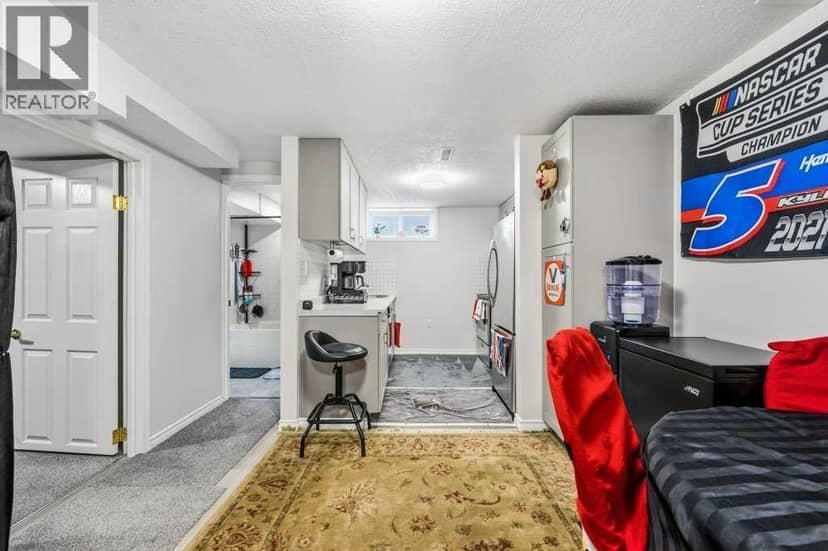 7804 7 Street SW — photo 38 of 40