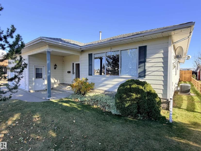 10751 109 AV, Westlock, photo 2