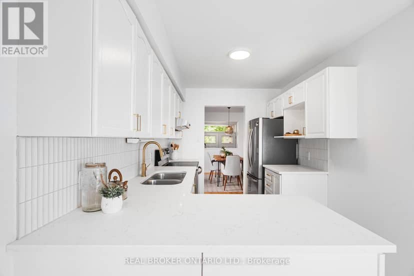 191 Thornbury Crescent — photo 14 of 40