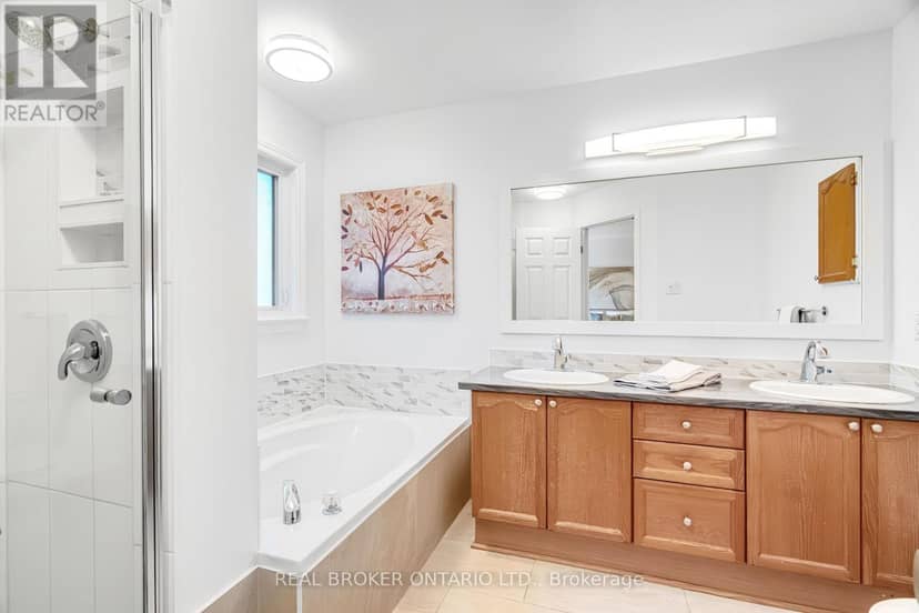 191 Thornbury Crescent — photo 33 of 40
