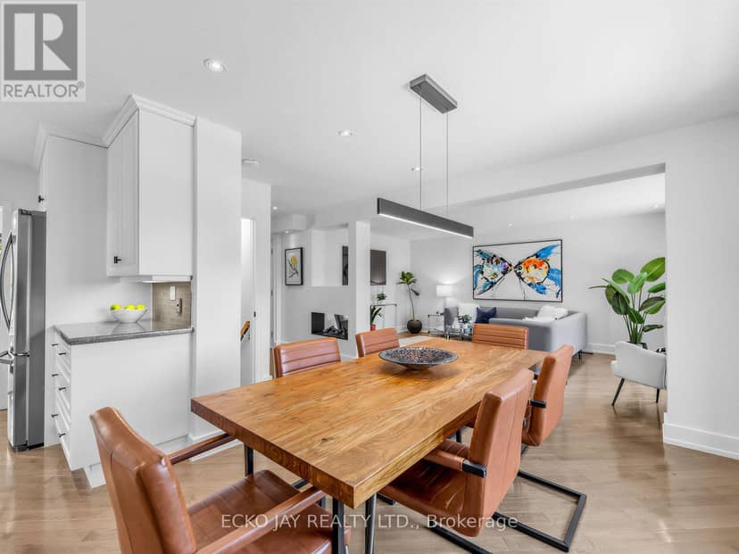 22 Meadowglade Crescent — photo 14 of 40