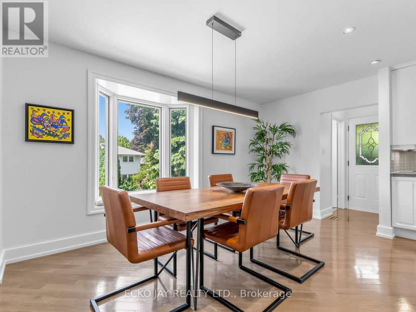 22 Meadowglade Crescent — photo 13 of 40