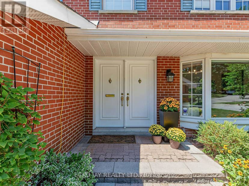 22 Meadowglade Crescent, Toronto, photo 6