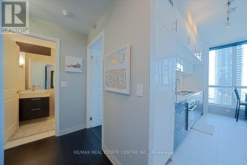 2808 - 8 Mercer Street — photo 16 of 26